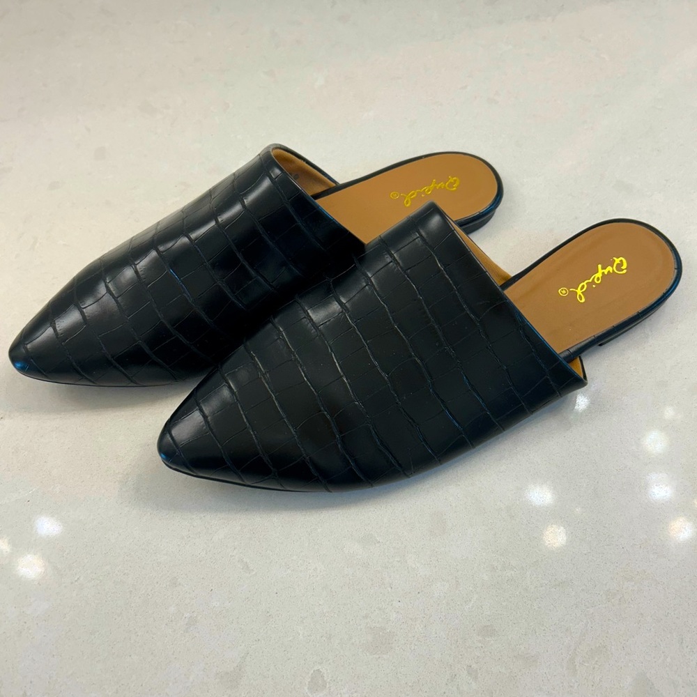 Qupid Black Croc-Embossed Mules
